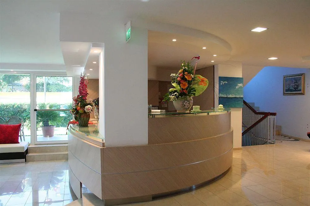 ***  Hotel Ghirlandina Rimini Olaszország