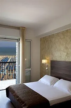 רימיני Hotel Ghirlandina