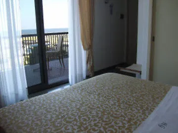 רימיני Hotel Ghirlandina 3*,  איטליה