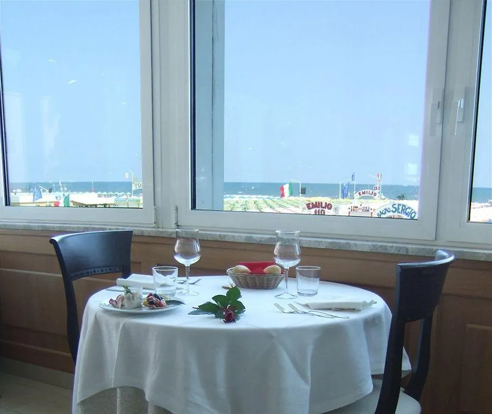Hotel Ghirlandina Rimini İtalya
